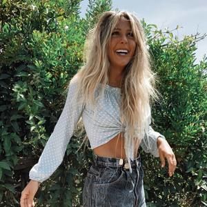 Meet your Posher, Julia